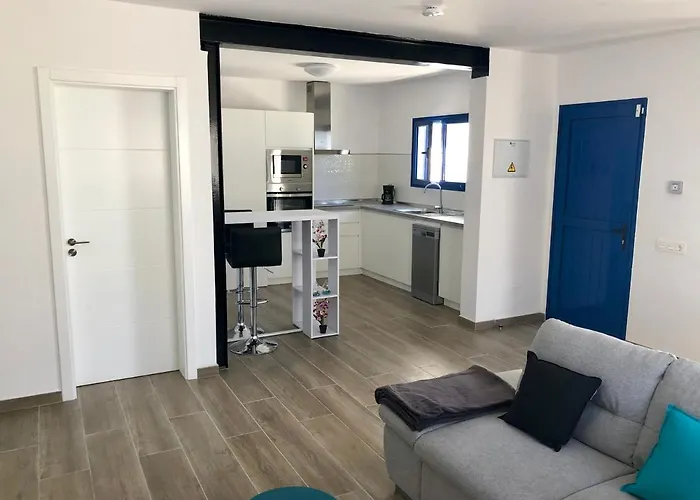 Sea Front Frente Al Mar Apartment *